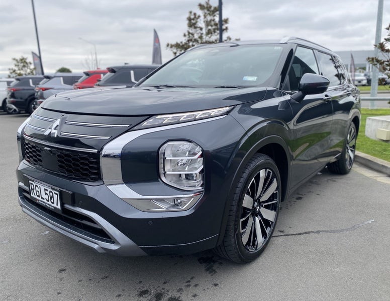 2025 Mitsubishi Outlander 2.5P VRX 4WD CVT image 3
