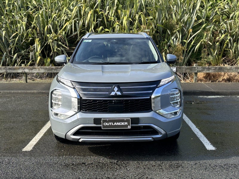 2025 Mitsubishi Outlander 2.5P VRX 4WD CVT image 3