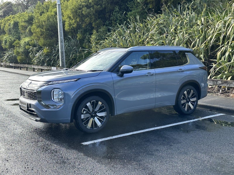 2025 Mitsubishi Outlander 2.5P VRX 4WD CVT image 4