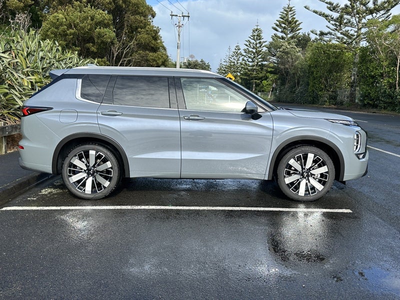 2025 Mitsubishi Outlander 2.5P VRX 4WD CVT image 5