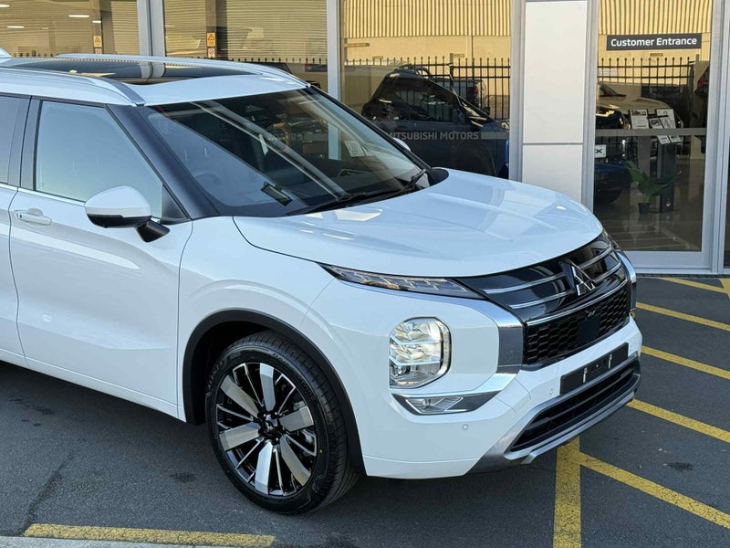 2025 Mitsubishi Outlander 2.5P VRX 4WD CVT - YA... image 2