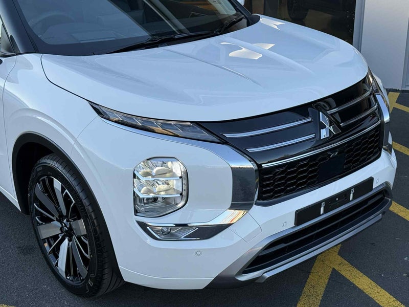 2025 Mitsubishi Outlander 2.5P VRX 4WD CVT - YA... image 3