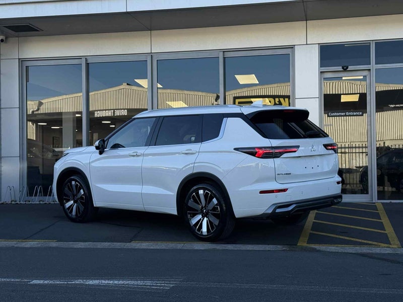 2025 Mitsubishi Outlander 2.5P VRX 4WD CVT - YA... image 4