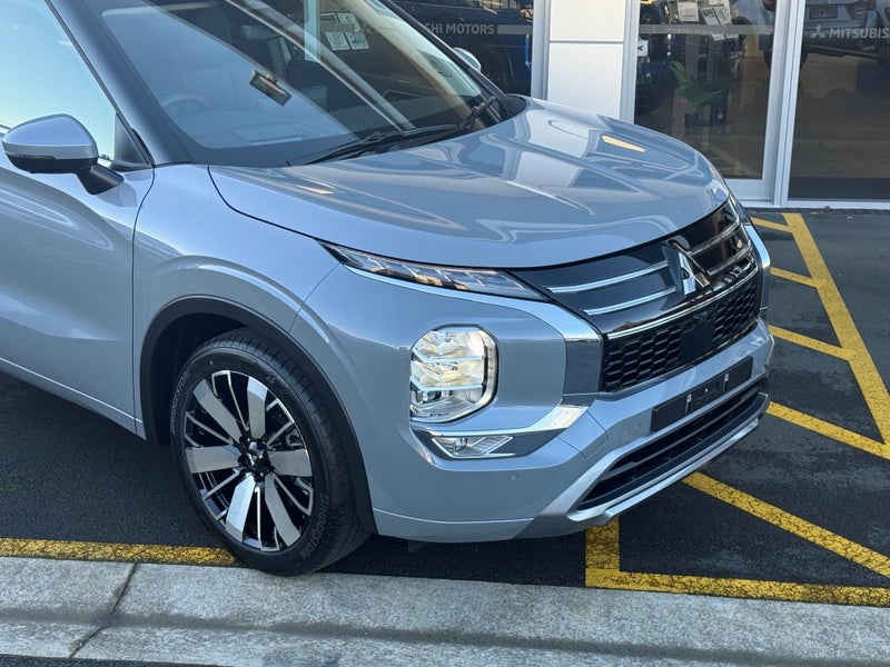 2025 Mitsubishi Outlander 2.5P VRX 4WD CVT - YA... image 2