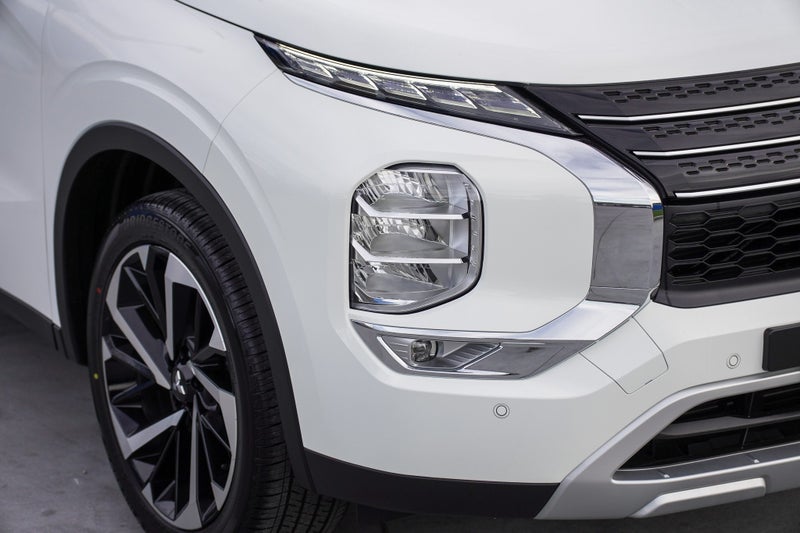 2025 Mitsubishi Outlander 2.5P XLS 2WD image 2