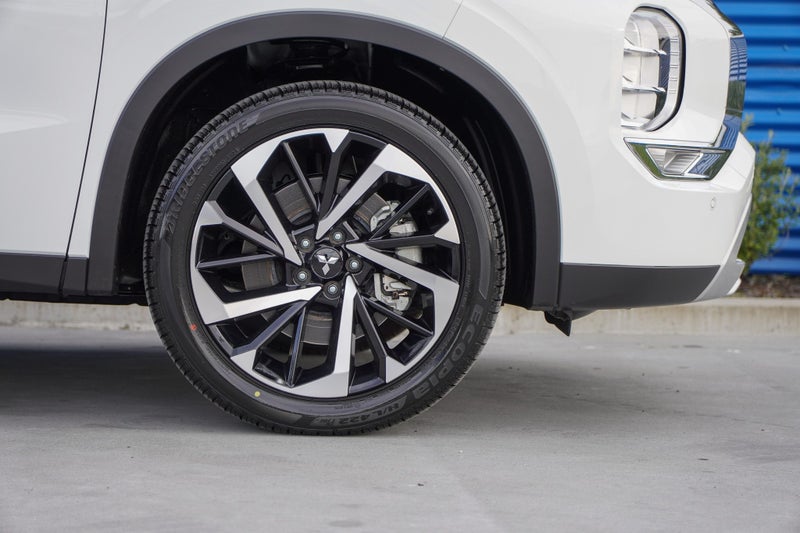2025 Mitsubishi Outlander 2.5P XLS 2WD image 4
