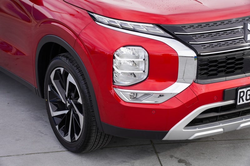 2025 Mitsubishi Outlander 2.5P XLS 2WD image 2