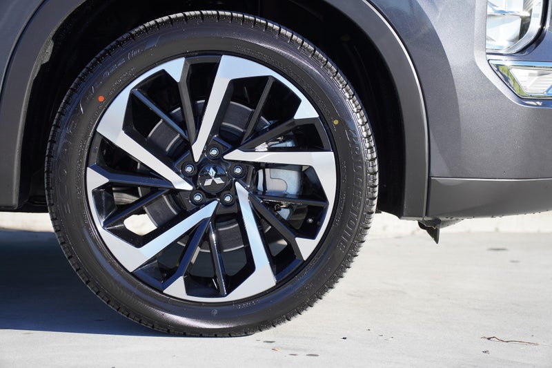 2025 Mitsubishi Outlander 2.5P XLS 2WD image 3