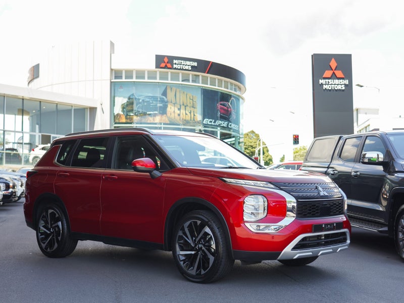 2025 Mitsubishi Outlander 2.5P XLS 2WD CVT image 1