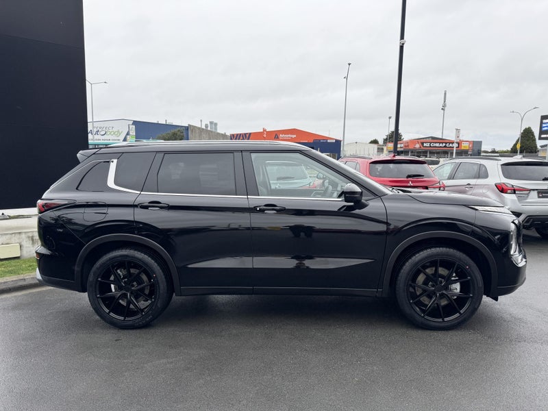 2025 Mitsubishi Outlander 2.5P XLS 4WD CVT image 3