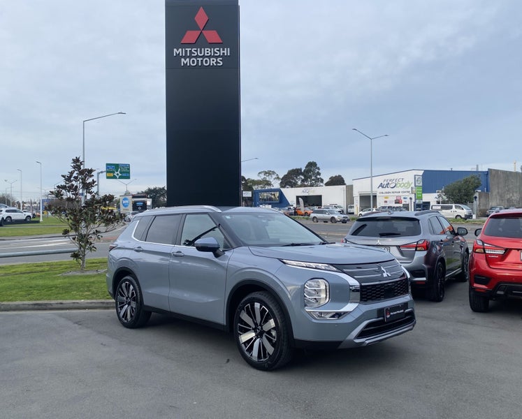 2025 Mitsubishi Outlander 2.5P XLS 4WD CVT image 1