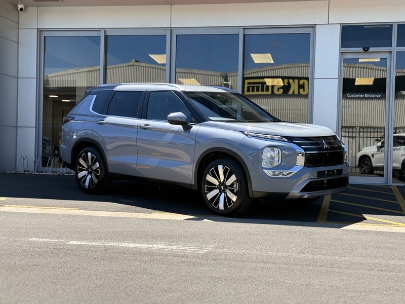 2025 Mitsubishi Outlander 2.5P XLS 4WD CVT - MO... image 1