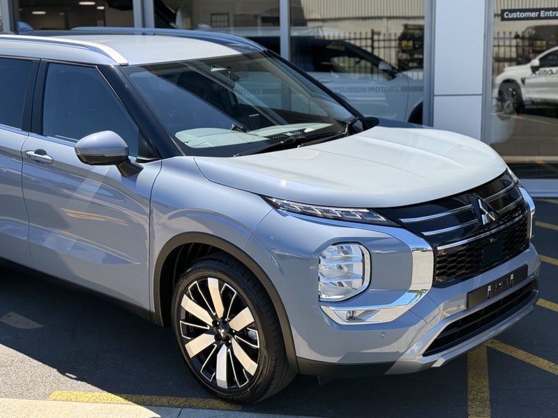 2025 Mitsubishi Outlander 2.5P XLS 4WD CVT - MO... image 2