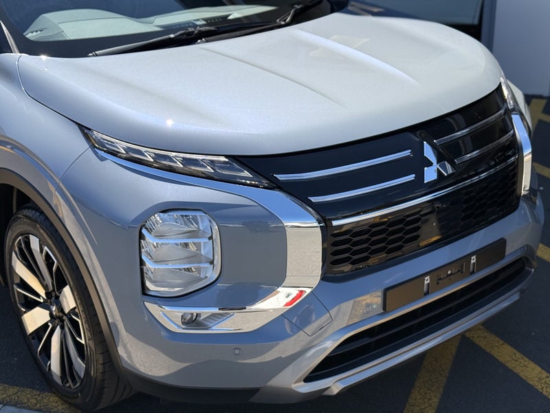 2025 Mitsubishi Outlander 2.5P XLS 4WD CVT - MO... image 3