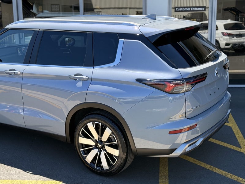 2025 Mitsubishi Outlander 2.5P XLS 4WD CVT - MO... image 5