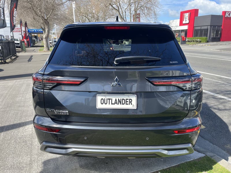 2025 Mitsubishi Outlander EXCEED image 3