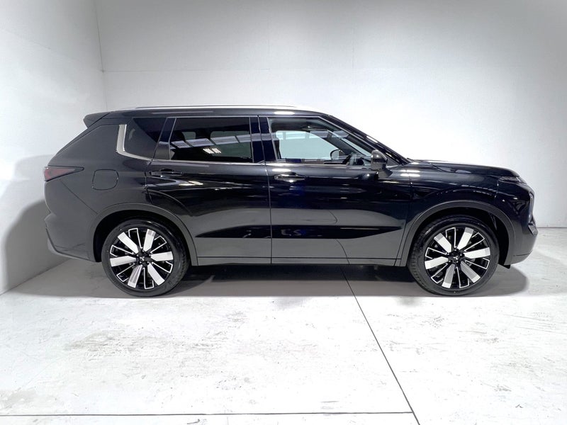 2025 Mitsubishi Outlander EXCEED 2.5 2WD - NEW... image 3