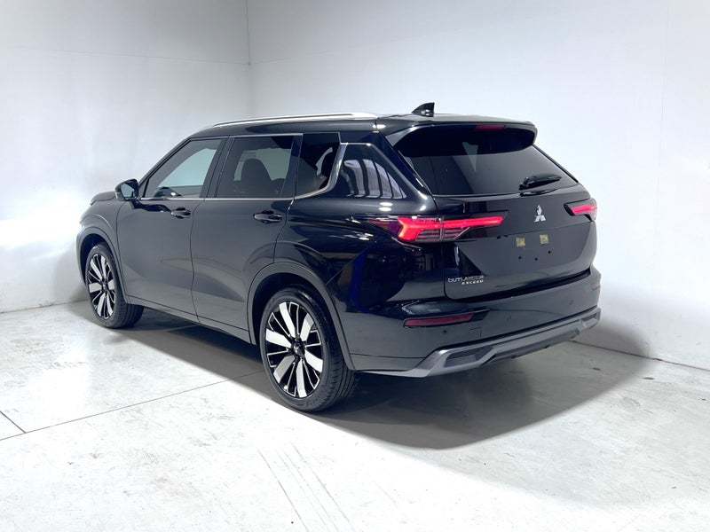 2025 Mitsubishi Outlander EXCEED 2.5 2WD - NEW... image 5