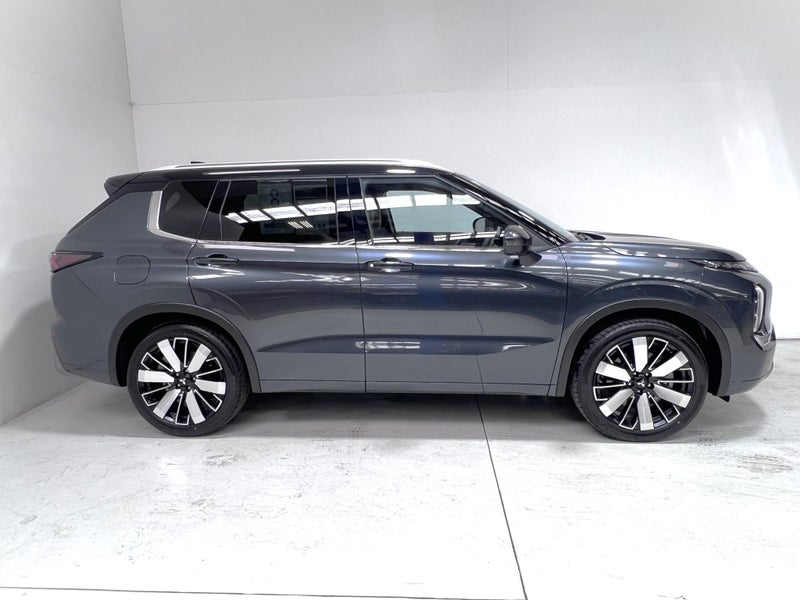 2025 Mitsubishi Outlander EXCEED 2.5 4WD - NEW... image 3