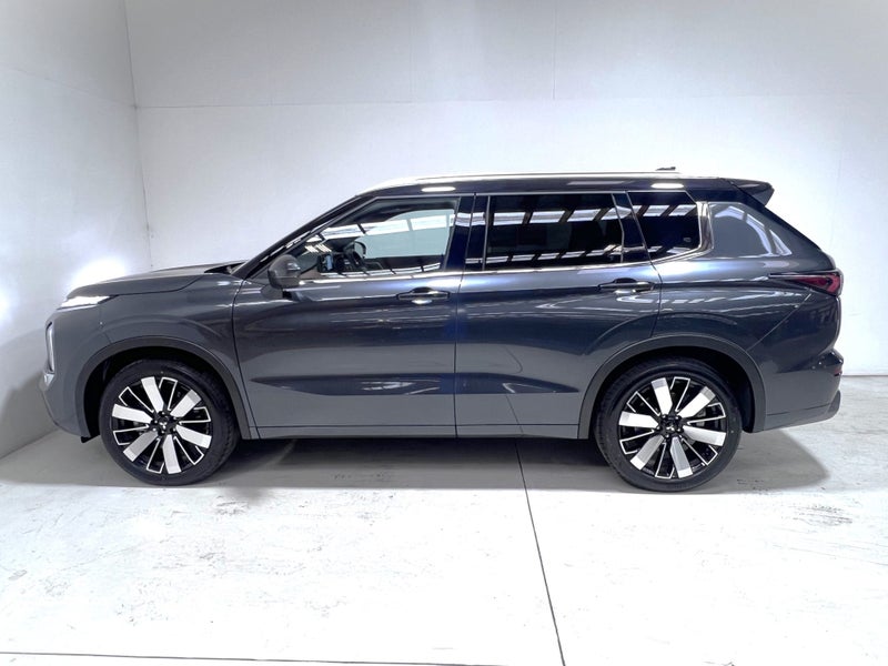 2025 Mitsubishi Outlander EXCEED 2.5 4WD - NEW... image 4