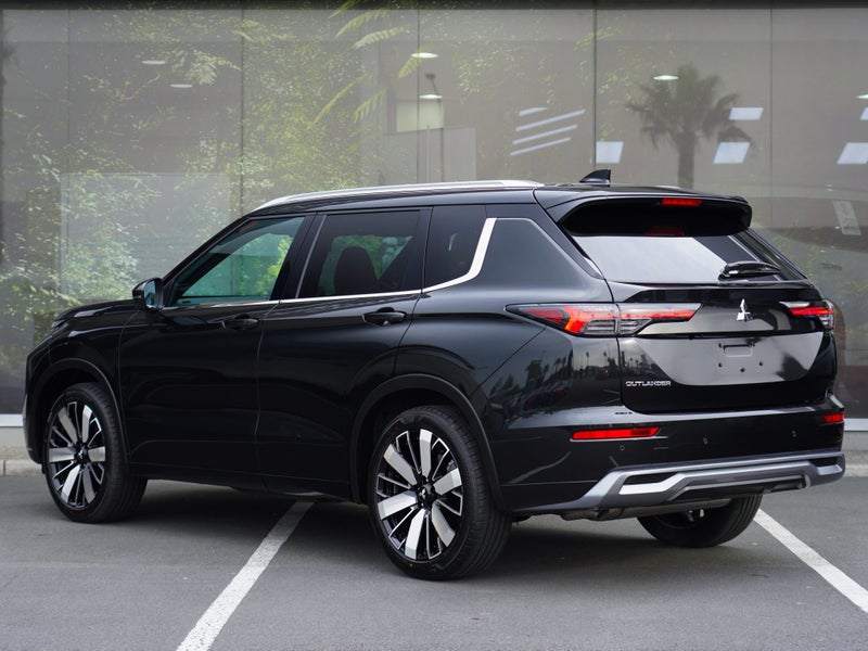 2025 Mitsubishi Outlander EXCEED 2.5 PETROL 2WD... image 3