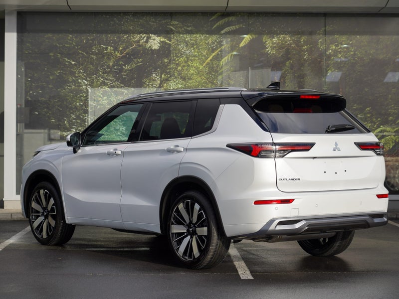2025 Mitsubishi Outlander EXCEED 2.5 PETROL 2WD... image 3