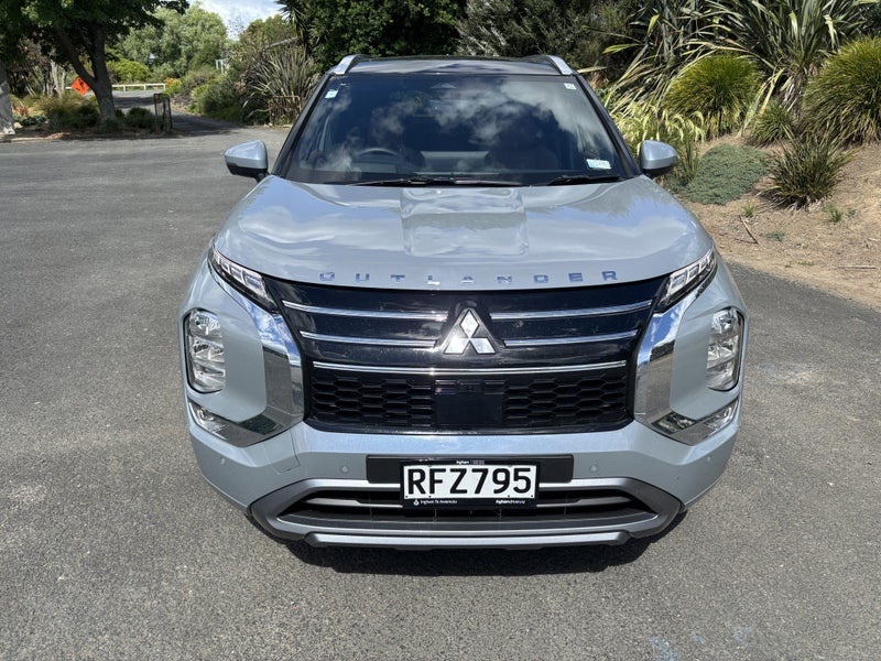 2025 Mitsubishi Outlander EXCEED 2.5 PETROL 4WD... image 2