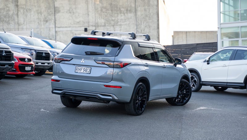 2025 Mitsubishi Outlander Exceed 2.5P/4Wd/Cvt image 2