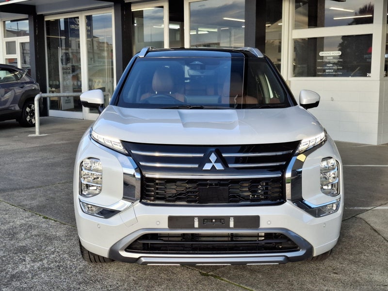 2025 Mitsubishi Outlander Exceed 2.5P/4Wd/Cvt -... image 2