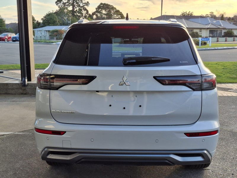 2025 Mitsubishi Outlander Exceed 2.5P/4Wd/Cvt -... image 5