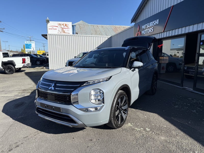 2025 Mitsubishi Outlander Exceed image 3
