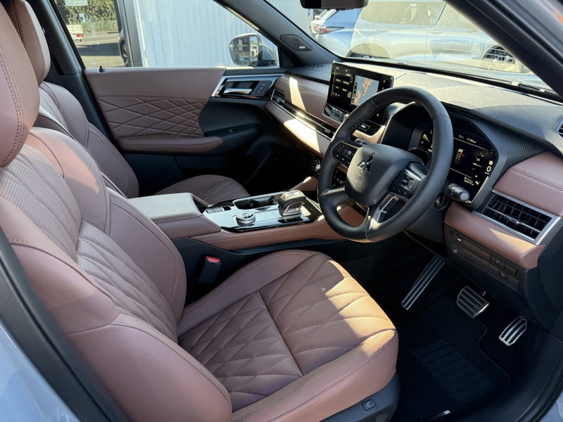 2025 Mitsubishi Outlander Exceed image 4
