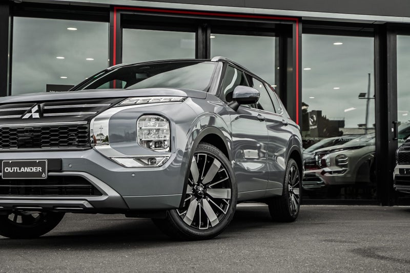 2025 Mitsubishi Outlander EXCEED 4WD image 2