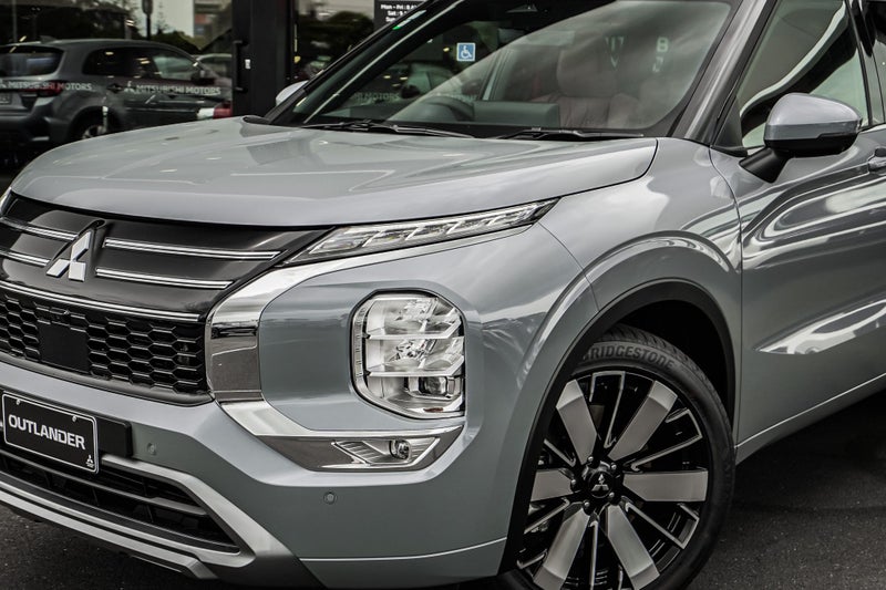2025 Mitsubishi Outlander EXCEED 4WD image 3