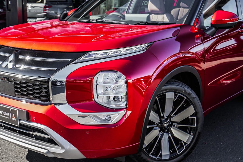 2025 Mitsubishi Outlander EXCEED 4WD image 2