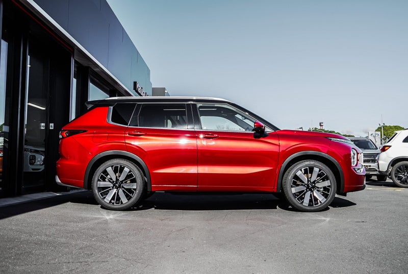 2025 Mitsubishi Outlander EXCEED 4WD image 3