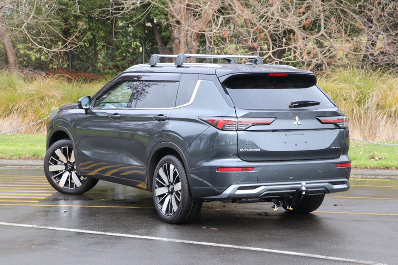 2025 Mitsubishi Outlander Exceed 4WD (S-AWC) image 2