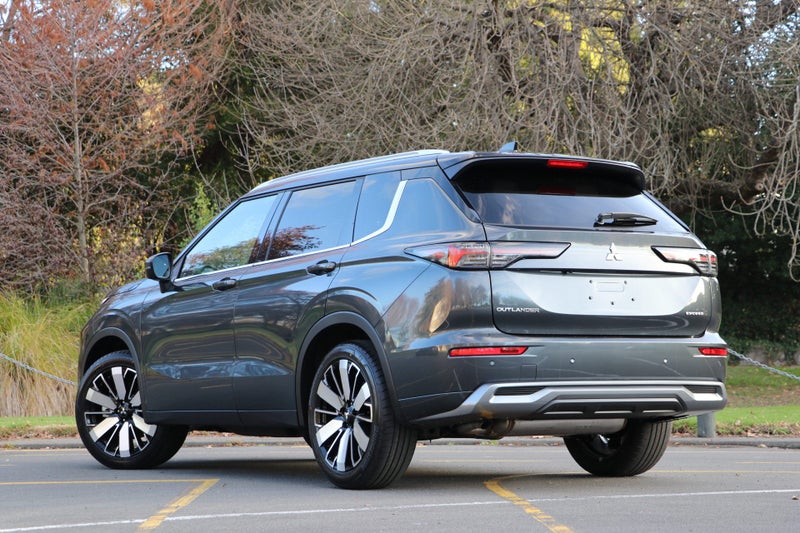 2025 Mitsubishi Outlander Exceed 4WD (S-AWC) image 2