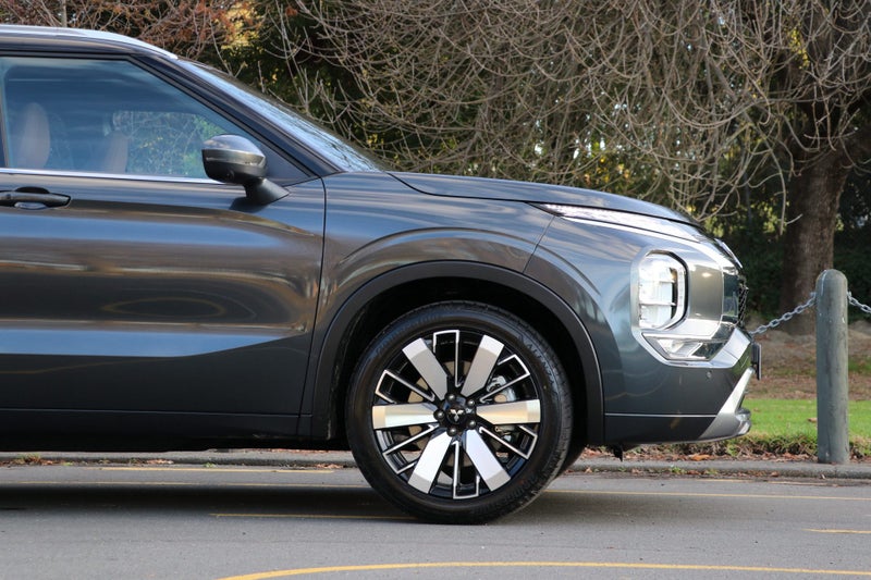 2025 Mitsubishi Outlander Exceed 4WD (S-AWC) image 4