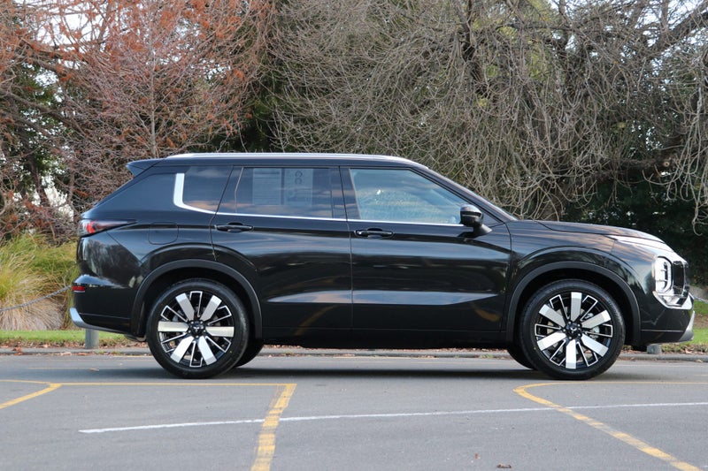 2025 Mitsubishi Outlander Exceed 4WD (S-AWC) image 3