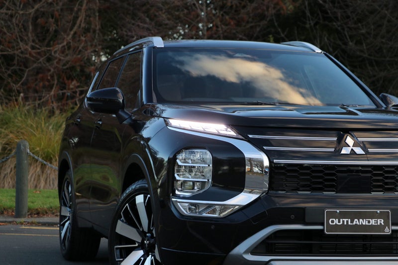 2025 Mitsubishi Outlander Exceed 4WD (S-AWC) image 5