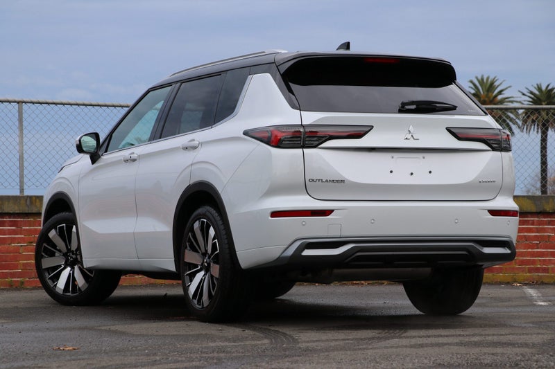 2025 Mitsubishi Outlander Exceed 4WD (S-AWC) image 2
