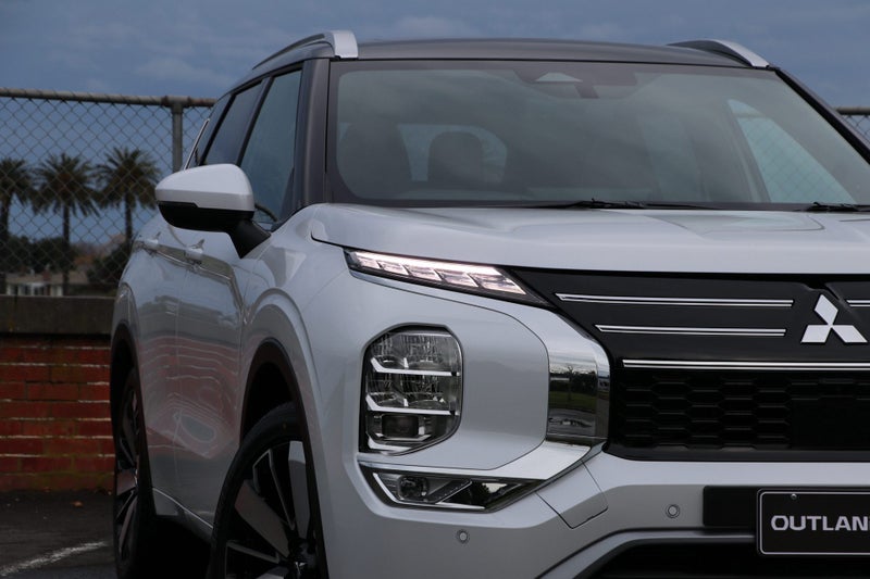 2025 Mitsubishi Outlander Exceed 4WD (S-AWC) image 5