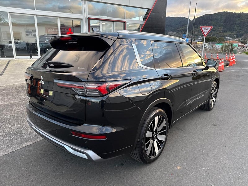 2025 Mitsubishi Outlander Exceed 4WD (S-AWC) image 4