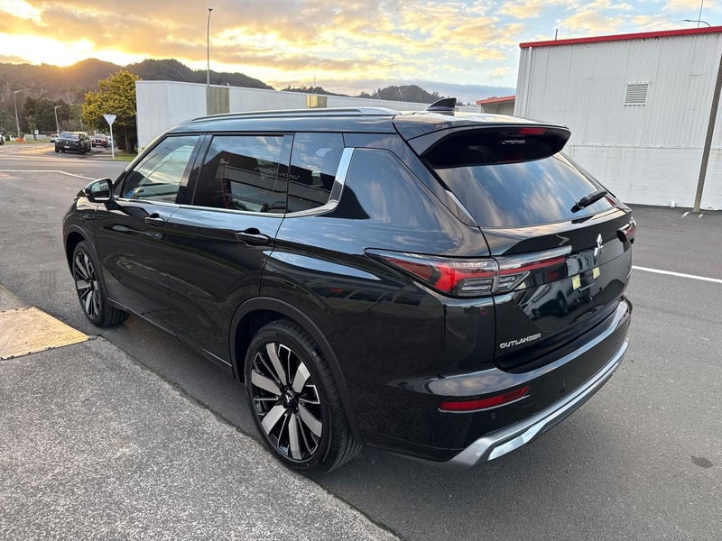 2025 Mitsubishi Outlander Exceed 4WD (S-AWC) image 5