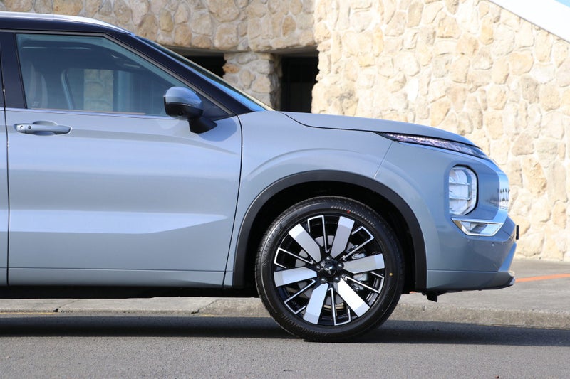 2025 Mitsubishi Outlander Exceed 4WD (S-AWC) image 4