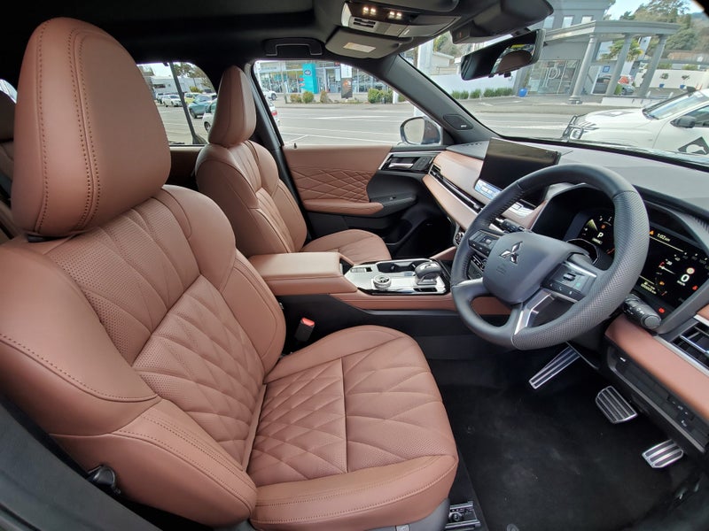 2025 Mitsubishi Outlander EXCEED AWD - Facelift image 4