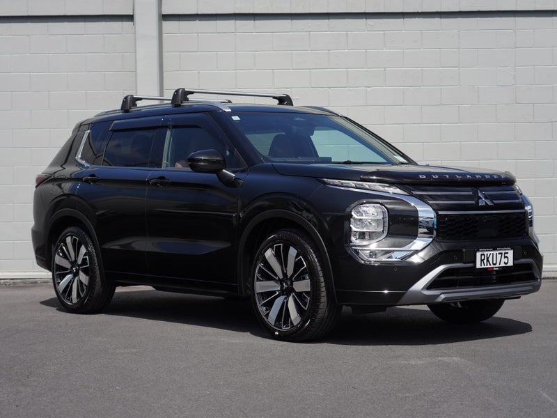 2025 Mitsubishi Outlander EXCEED Demo 4WD image 1