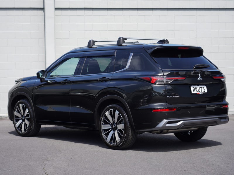 2025 Mitsubishi Outlander EXCEED Demo 4WD image 2