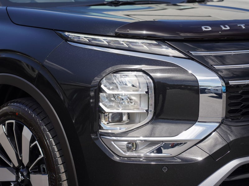 2025 Mitsubishi Outlander EXCEED Demo 4WD image 5